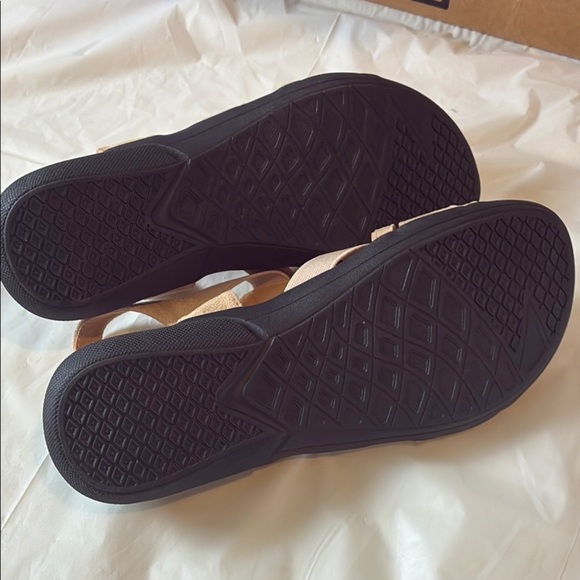 Elegant Beige Sandals - Picture 6 of 7